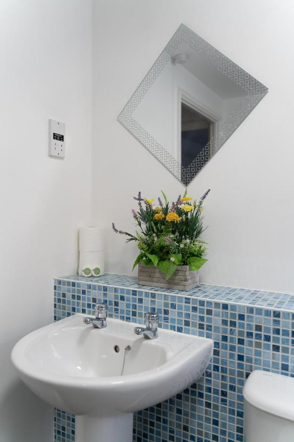 3 Smart Tvs, Sleeps 3, Van Parking, Fast Wifi Corby Exteriér fotografie